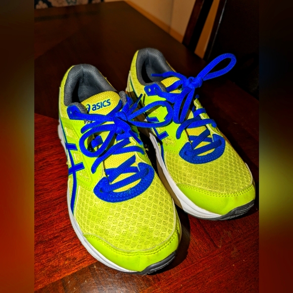 Boys size 4 Asics - Picture 1 of 4